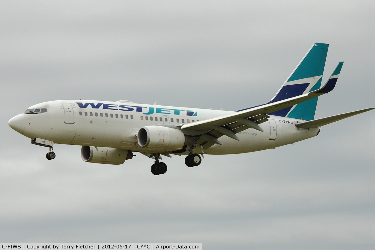 C-FIWS, 2001 Boeing 737-76N C/N 32404, at Calgary