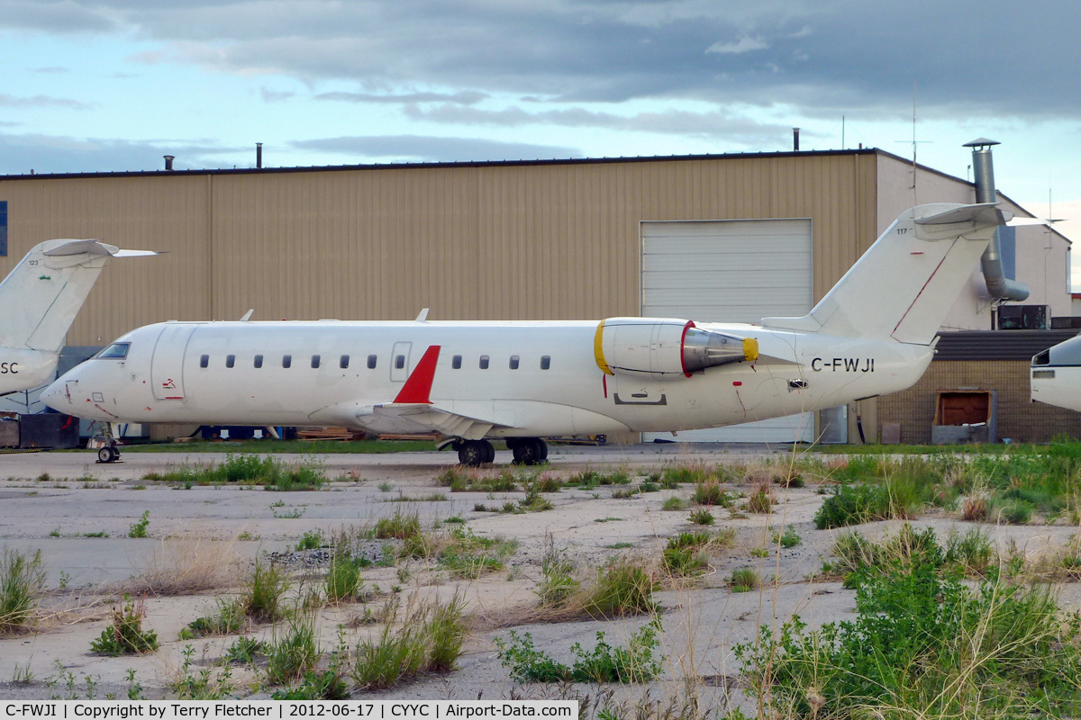 C-FWJI, 1995 Canadair CRJ-100ER (CL-600-2B19) C/N 7096, at Calgary
