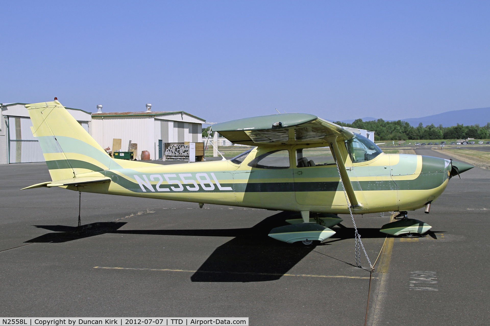 N2558L, 1967 Cessna 172H C/N 17255758, Rather snazzy scheme on this Cessna!