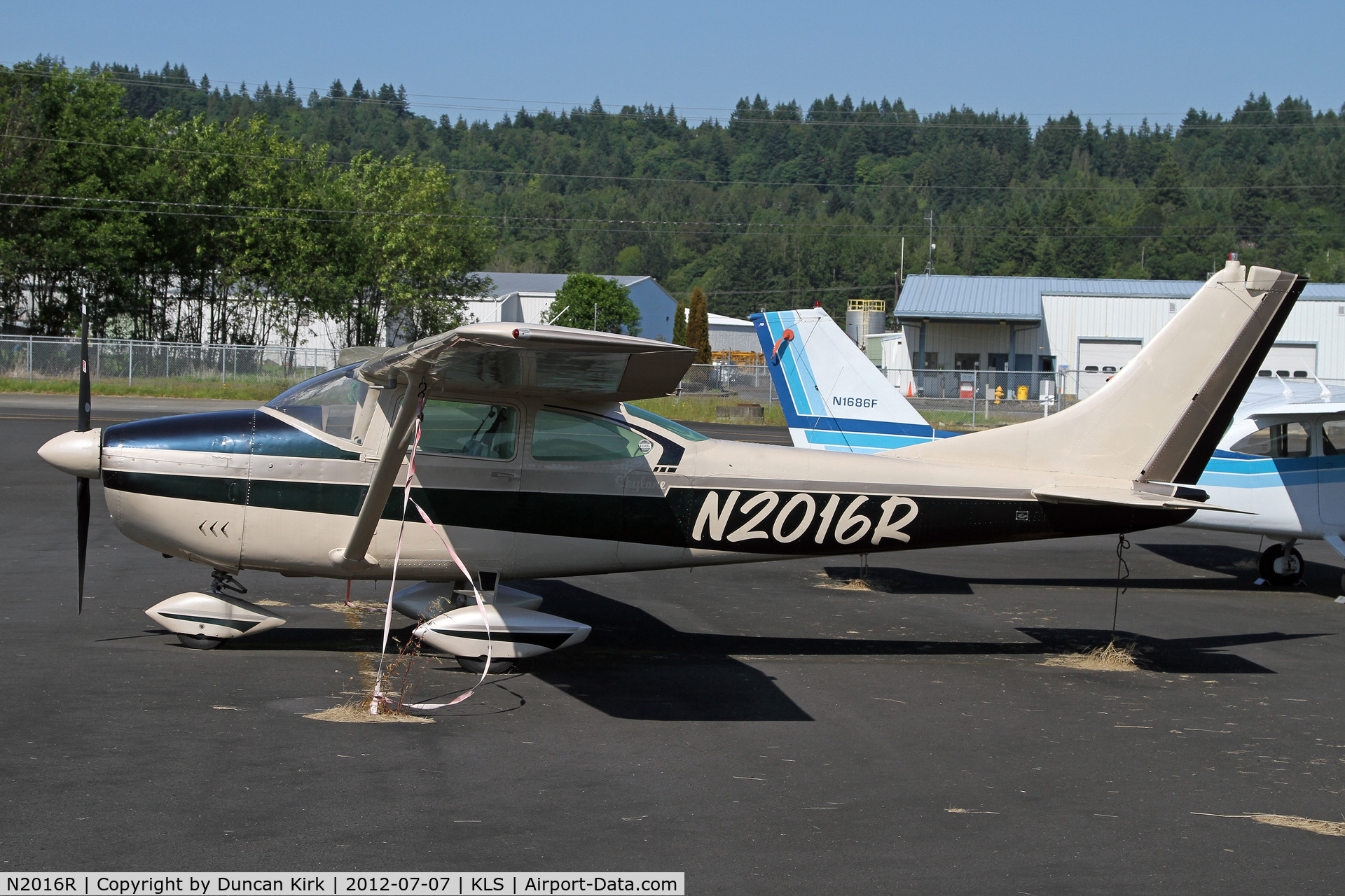 N2016R, 1963 Cessna 182G Skylane C/N 18255216, Sharp looking 182