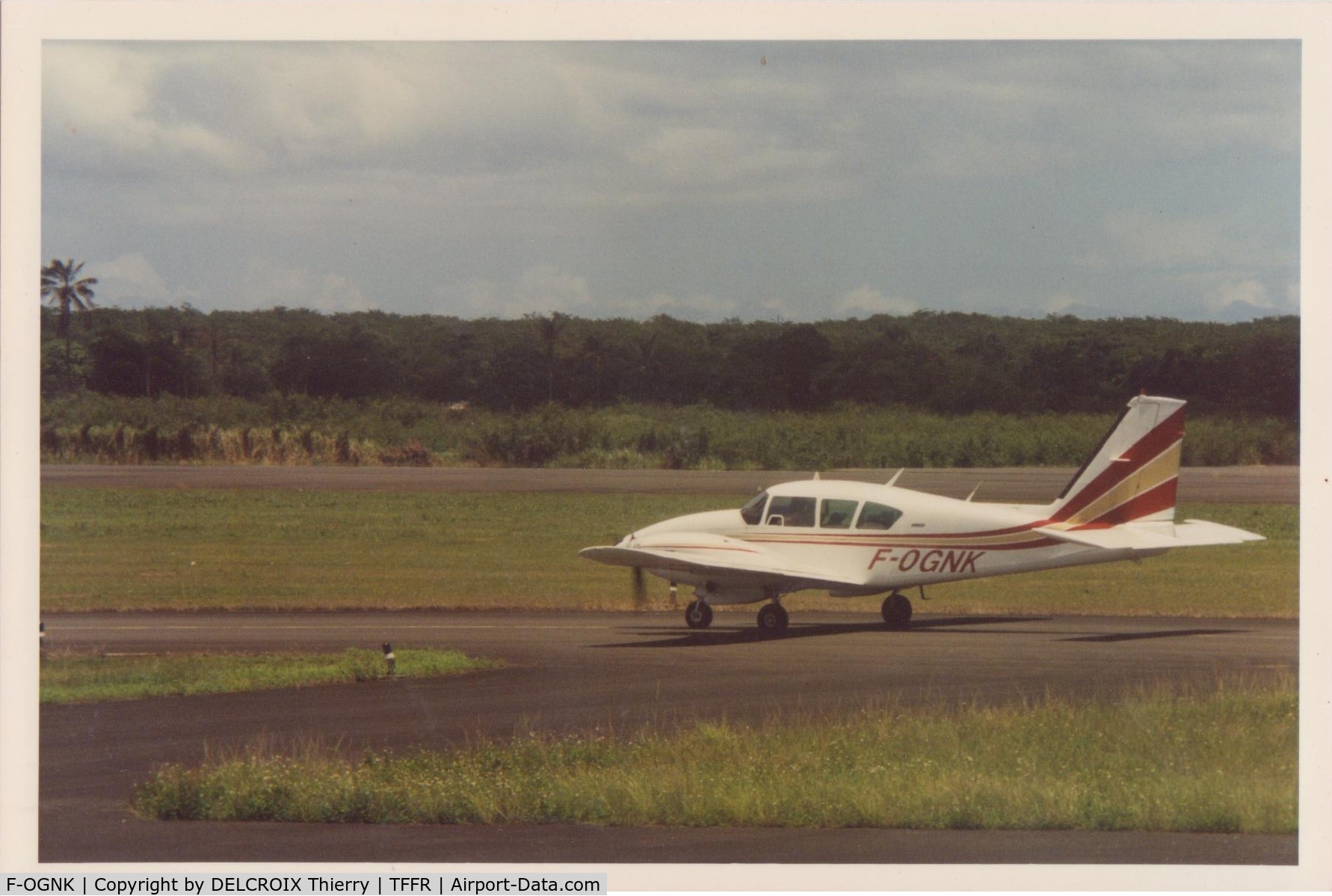 F-OGNK, Piper PA-23-250 Aztec F C/N 27-7854054, De-Registered