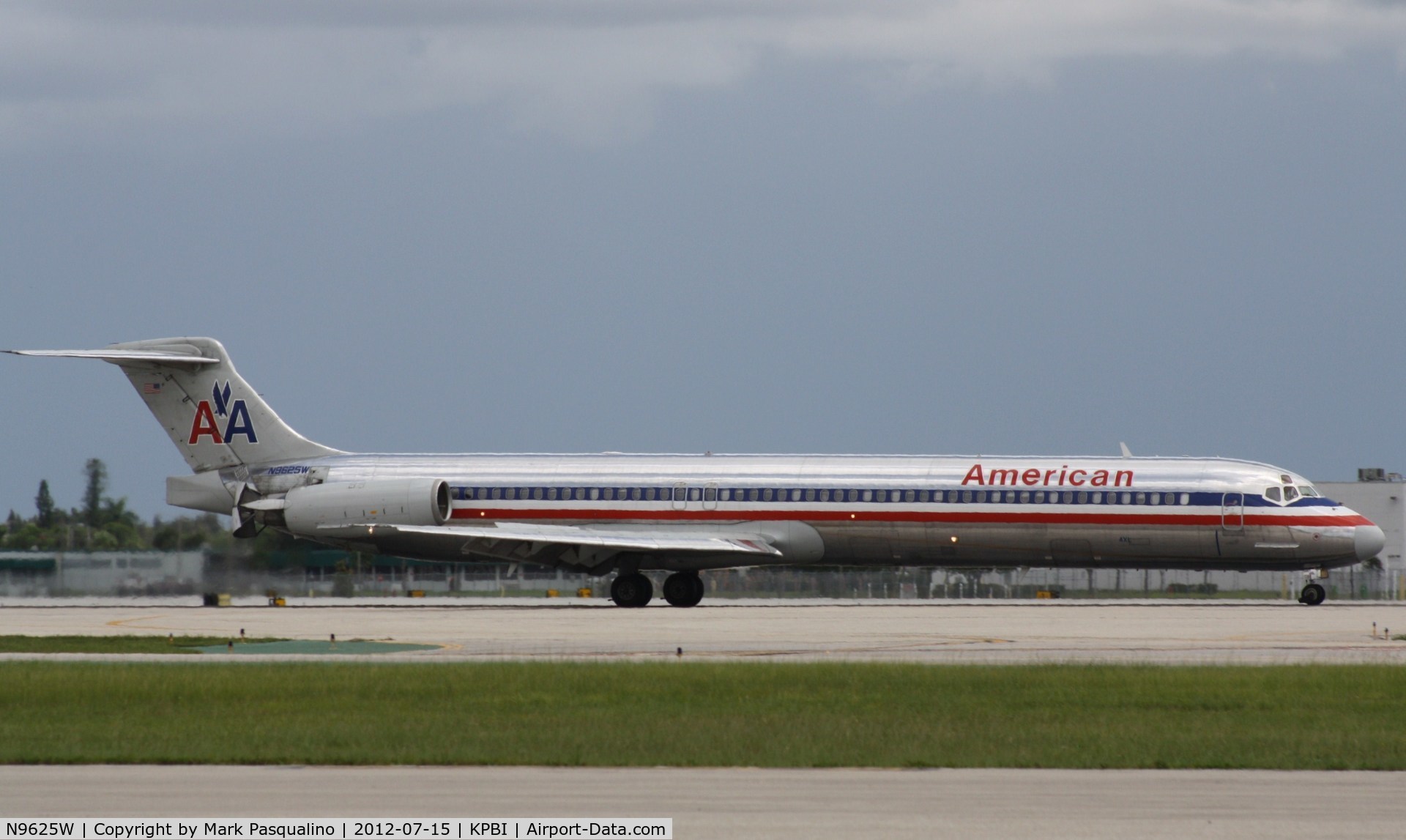 N9625W, 1998 McDonnell Douglas MD-83 (DC-9-83) C/N 53595, MD-83