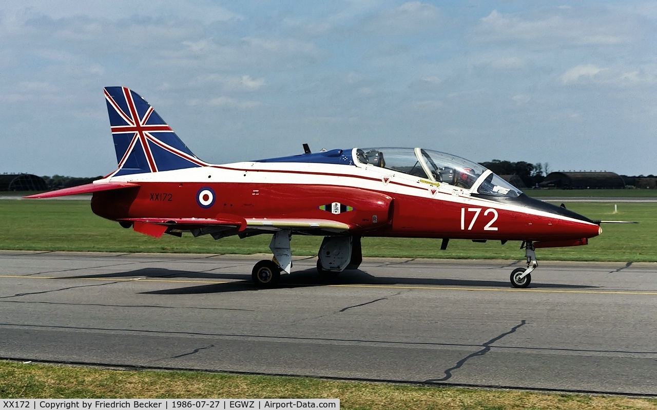 XX172, 1977 Hawker Siddeley Hawk T.1 C/N 019/312019, taxying back to the flightline