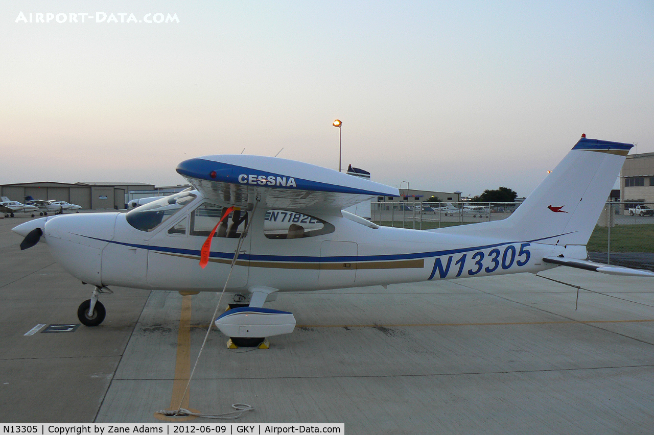 N13305, 1976 Cessna 177B Cardinal C/N 17702409, At Arlington Municipal