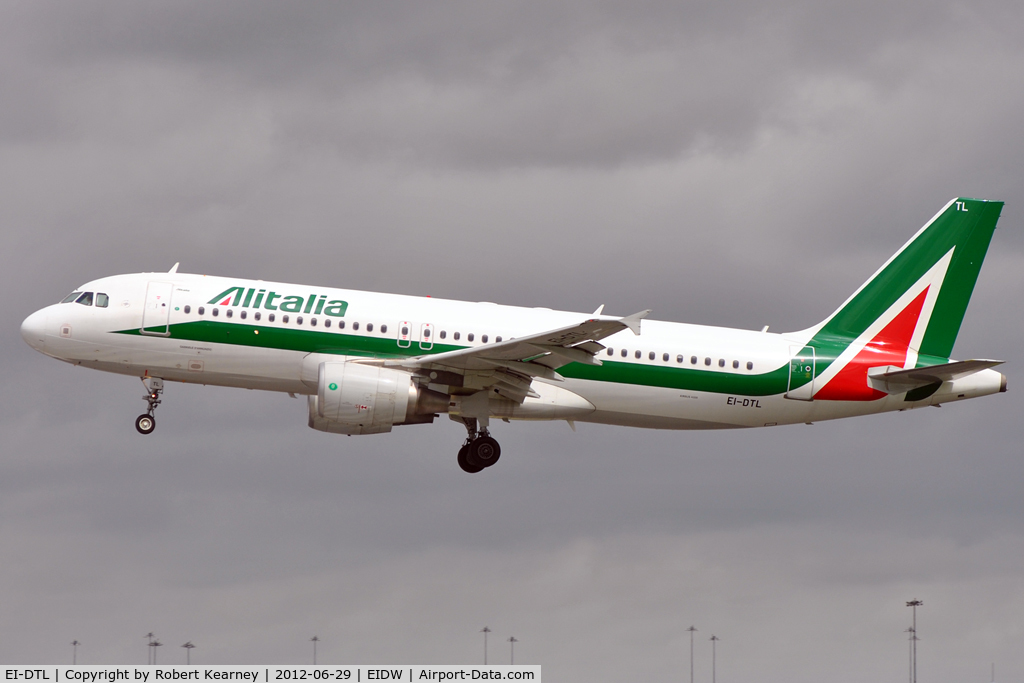 EI-DTL, 2009 Airbus A320-216 C/N 4108, On short finals for r/w 28