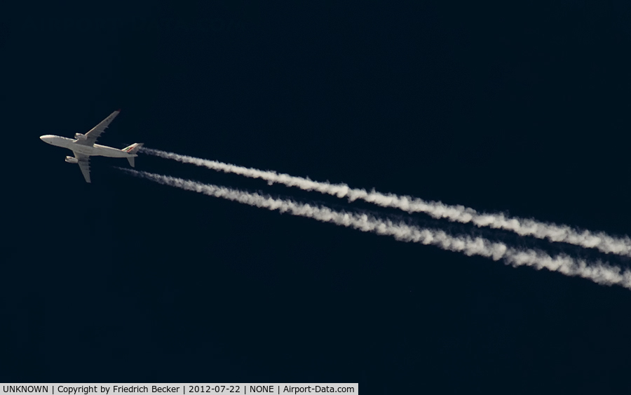 UNKNOWN, Contrails Various C/N Unknown, SriLankan A330-243 cruising westbound