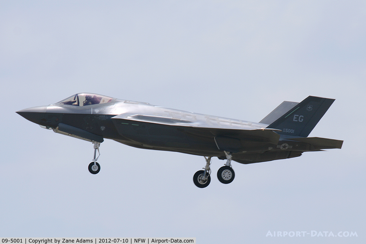 09-5001, 2011 Lockheed Martin F-35A Lightning II C/N AF-14, F-35A (c/n AF-14) landing at NAS Fort Worth
