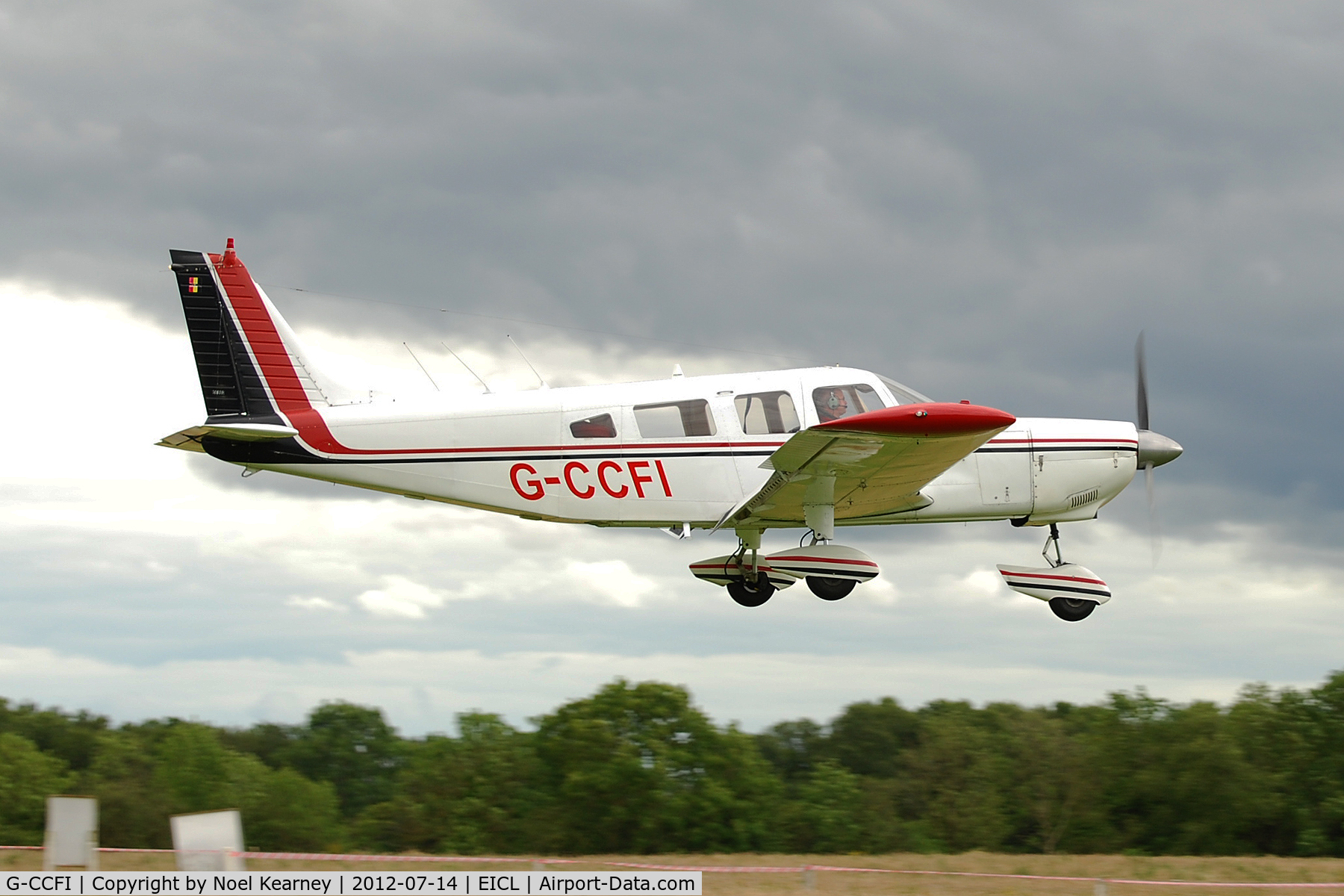 G-CCFI, 1974 Piper PA-32-260 Cherokee Six Cherokee Six C/N 32-7400002, Landing at the Clonbullogue Fly-in July 2012