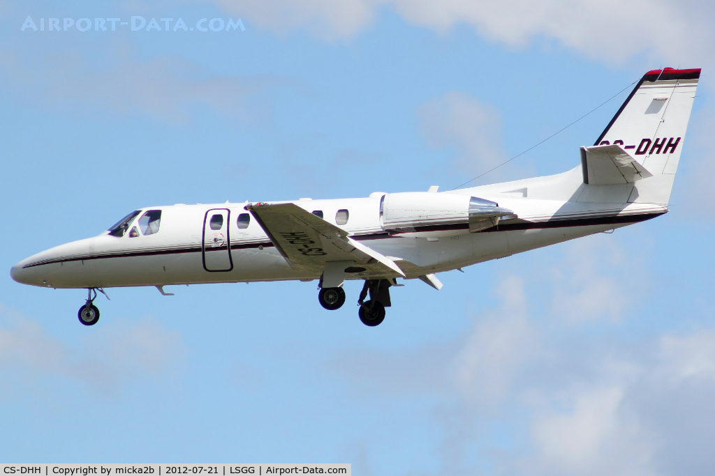 CS-DHH, 2002 Cessna 550 Citation Bravo C/N 550-1043, Landing in 05
