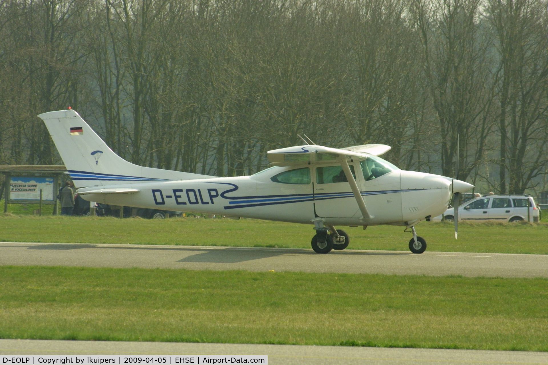 D-EOLP, Reims F182Q C/N F18200160, This German Cessna was temporarlly based at Seppe Airport for the local para club.