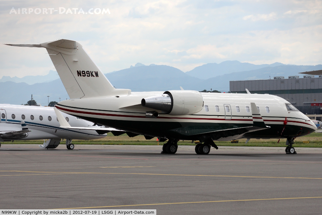N99KW, 2011 Bombardier Challenger 605 (CL-600-2B16) C/N 5877, Parked at RUAG