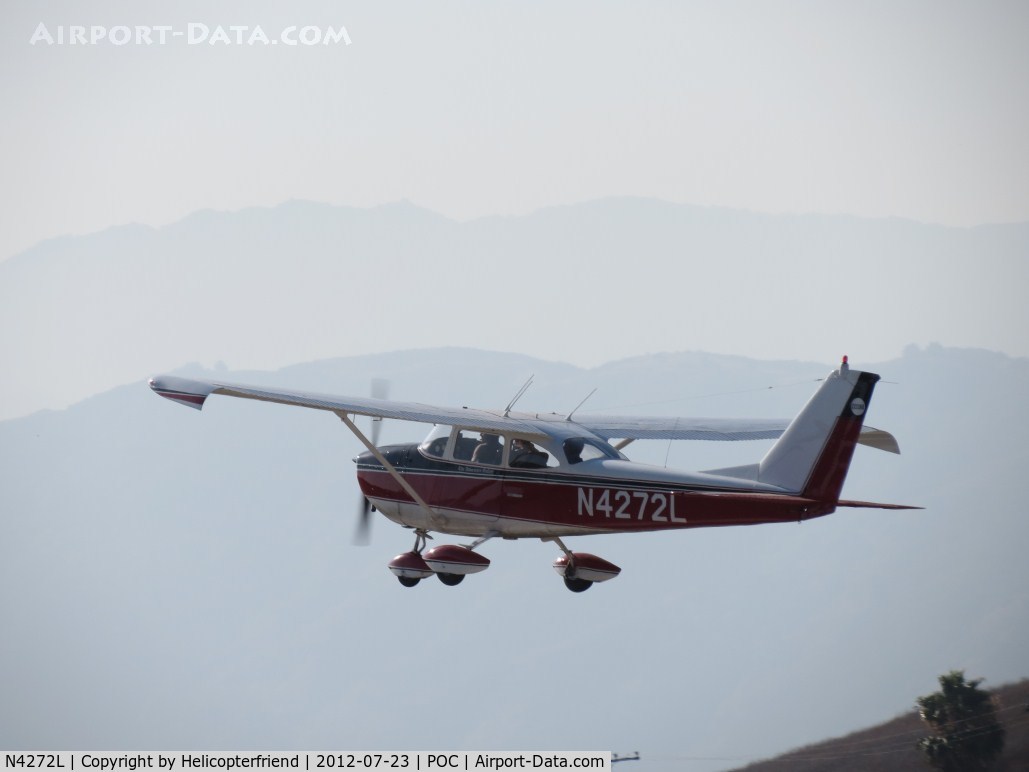 N4272L, 1966 Cessna 172G C/N 17254341, Airbourne under hazy skies