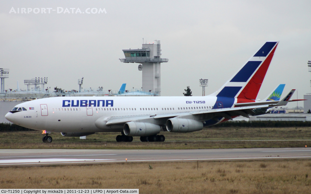 CU-T1250, 2005 Ilyushin IL-96-300 C/N 74393202015, Taxiing after landing