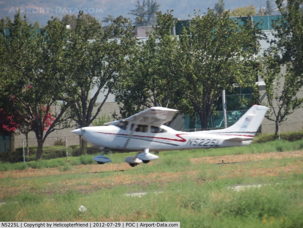 N5225L, 2002 Cessna 182T Skylane C/N 18281151, Lifting off from 26L