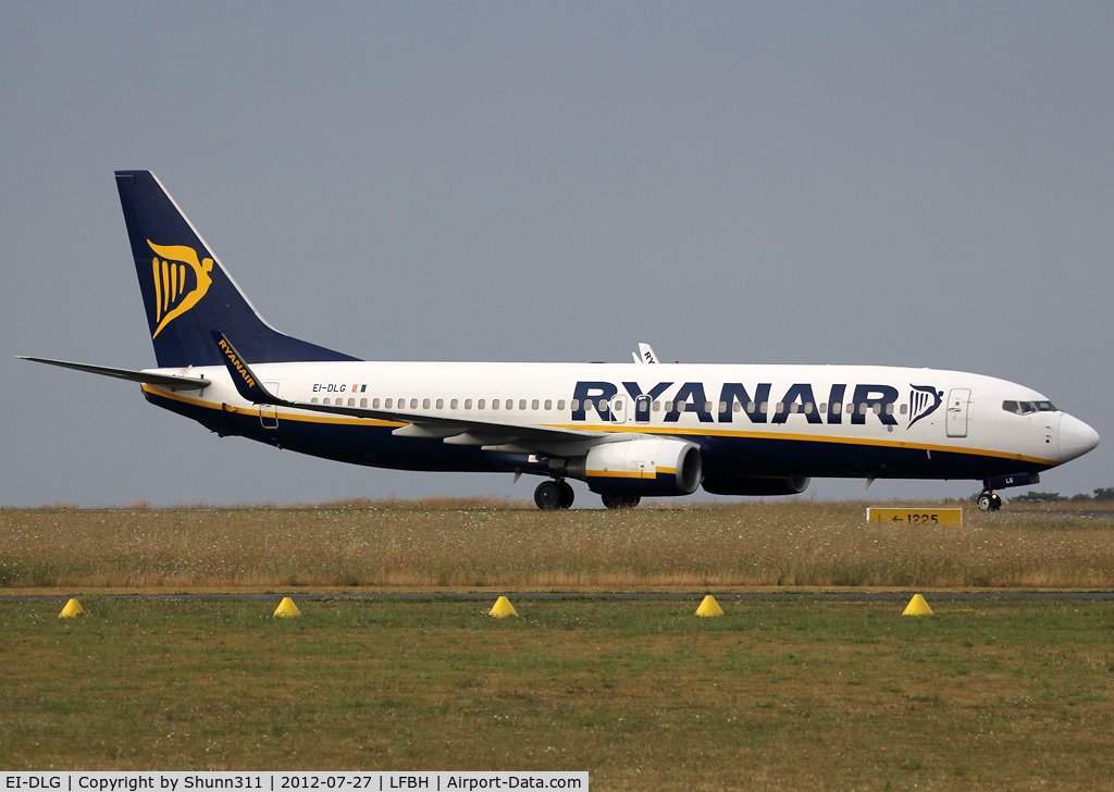 EI-DLG, 2006 Boeing 737-8AS C/N 33589, Taxiing to the Terminal