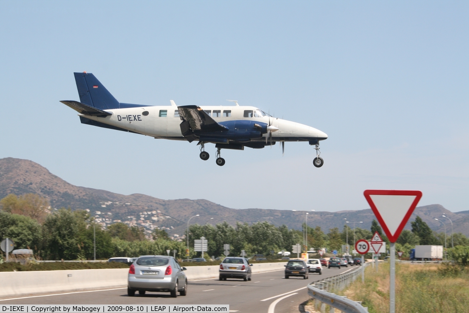 D-IEXE, 1969 Beech 99 Airliner C/N U-46, Landing at LEAP (Ampuria Brava) after delevering skydivers at 12500ft.
