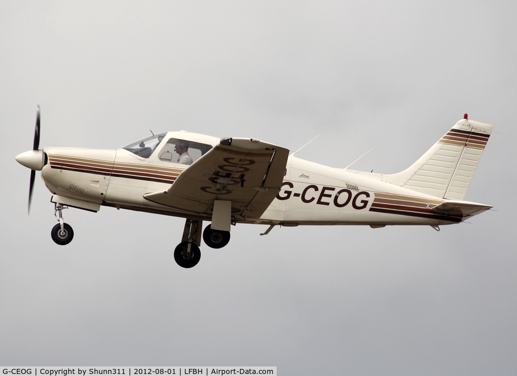 G-CEOG, 1989 Piper PA-28R-201 Cherokee Arrow III C/N 2837025, Taking off rwy 27