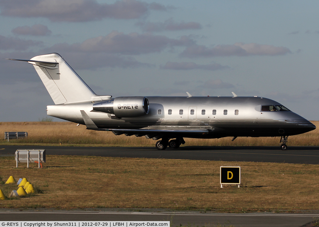 G-REYS, 2000 Bombardier Challenger 604 (CL-600-2B16) C/N 5467, Arriving from flight and taxiing near the Control Tower...