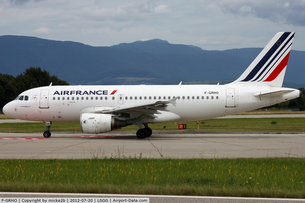 F-GRHO, 2000 Airbus A319-111 C/N 1271, Departure to Take off. Scrapped in december 2022.