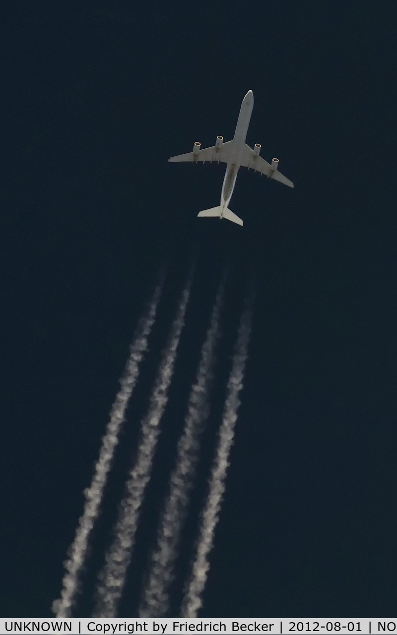 UNKNOWN, Contrails Various C/N Unknown, Lufthansa A340-600 cruising southbound