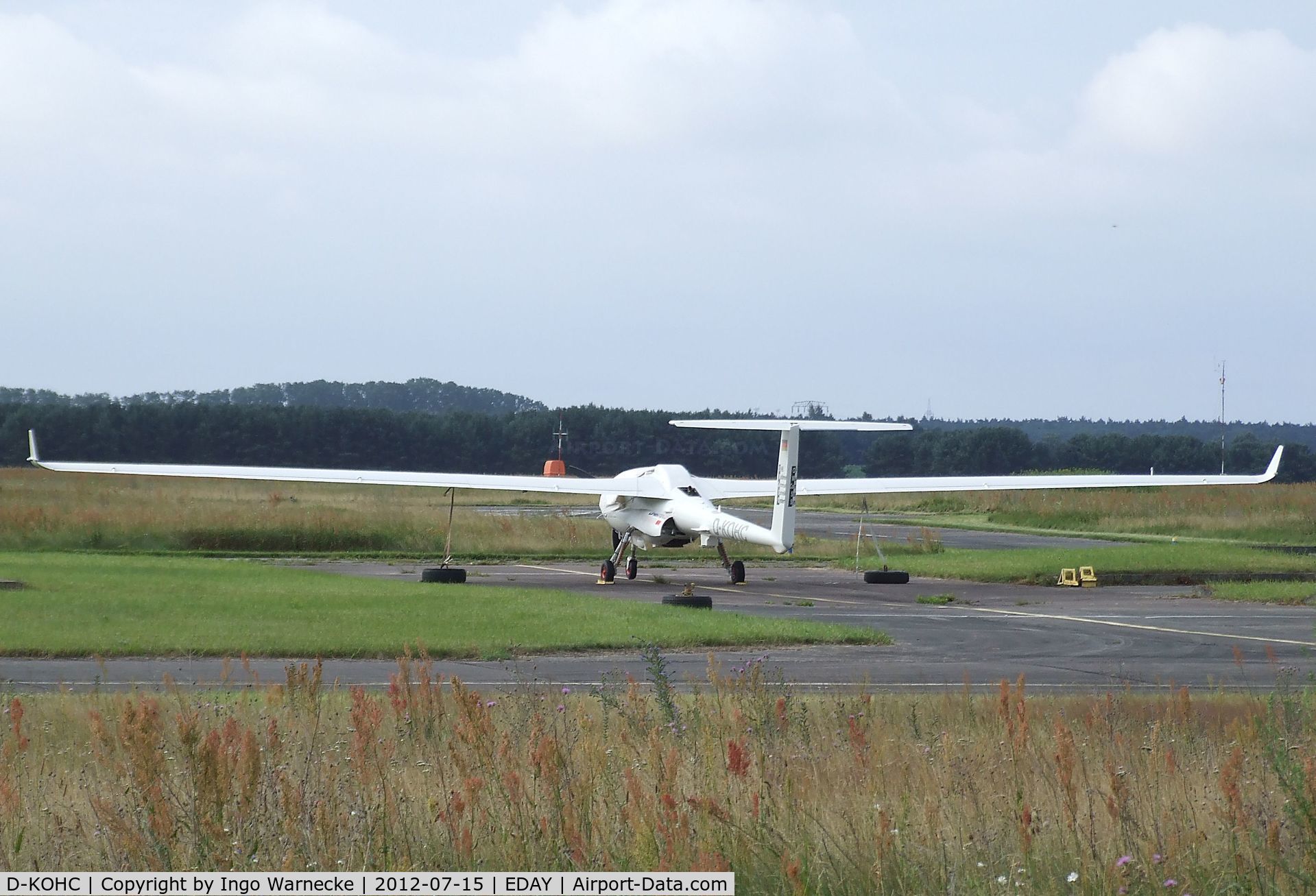 D-KOHC, Stemme S-15 Condor II C/N Not found D-KOHC, Stemme S-15 Condor II OMCoSS (OHB Multimission Communication Surveillance System) at Strausberg airfield