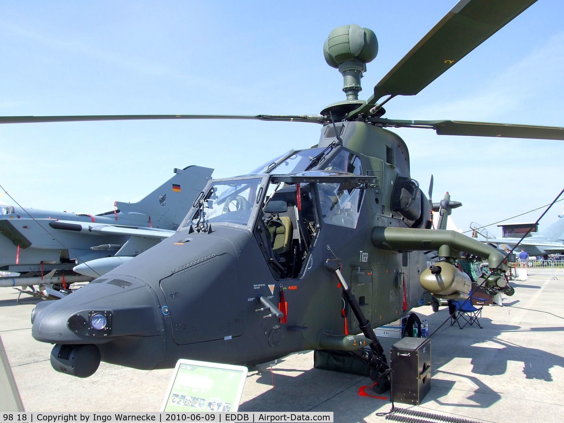 98 18, Eurocopter EC-665 Tiger UHT C/N 1004/UHT04, Eurocopter EC665 Tiger of the Heeresflieger (German Army Aviation) at ILA 2010, Berlin