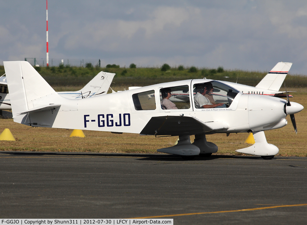 F-GGJO, Robin DR-400-120 C/N 1814, Taxiing for a new light flight...