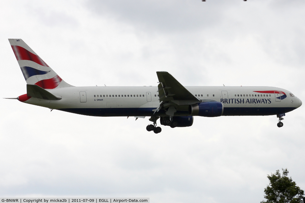 G-BNWR, 1992 Boeing 767-336 C/N 25732, Landing