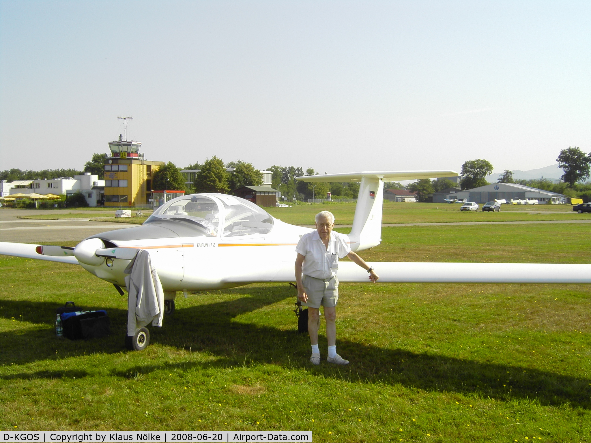 D-KGOS, 1983 Valentin Taifun 17E C/N 1024, Günter Osiander † vor seiner Traum-Taifun