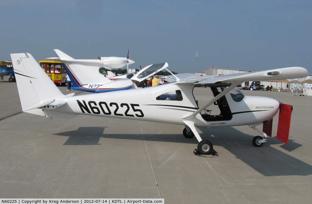 N60225, Cessna 162 Skycatcher C/N 16200143, 2012 Detroit Lakes Water Carnival Fly-in