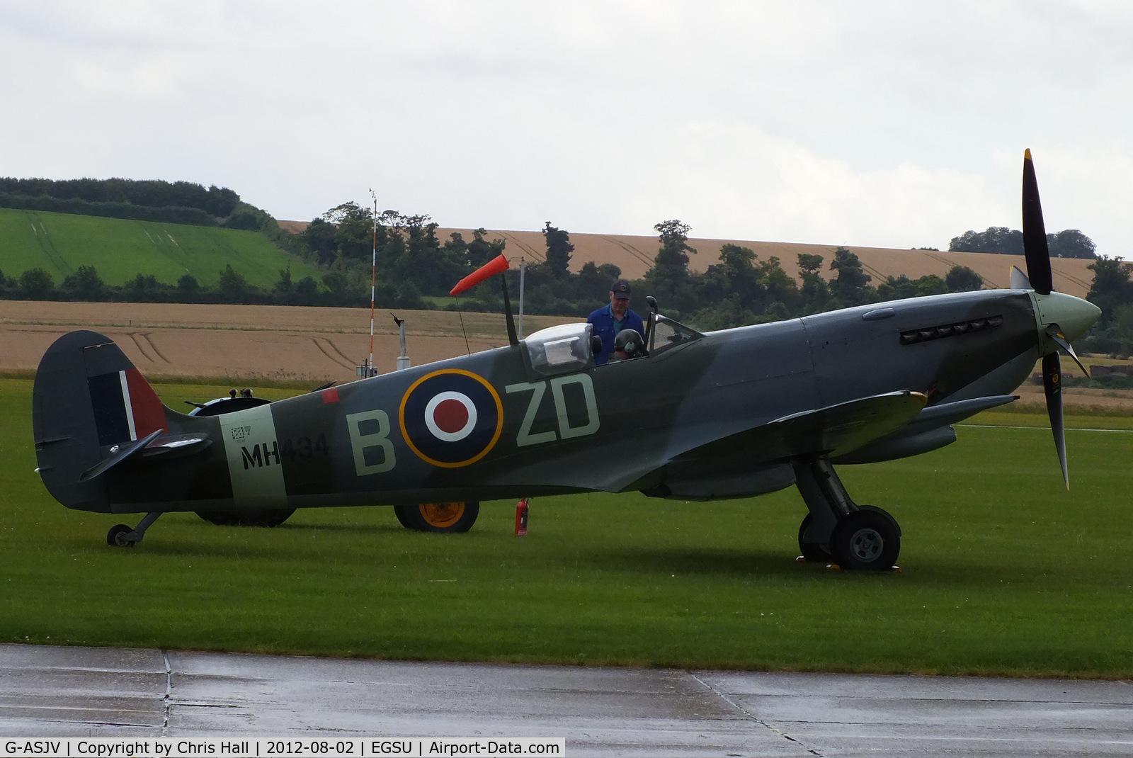 G-ASJV, 1943 Supermarine 361 Spitfire LF.IXb C/N CBAF.IX.552, probably the most famous of all Spitfires still flying today, MH434 preparing to depart from Duxford