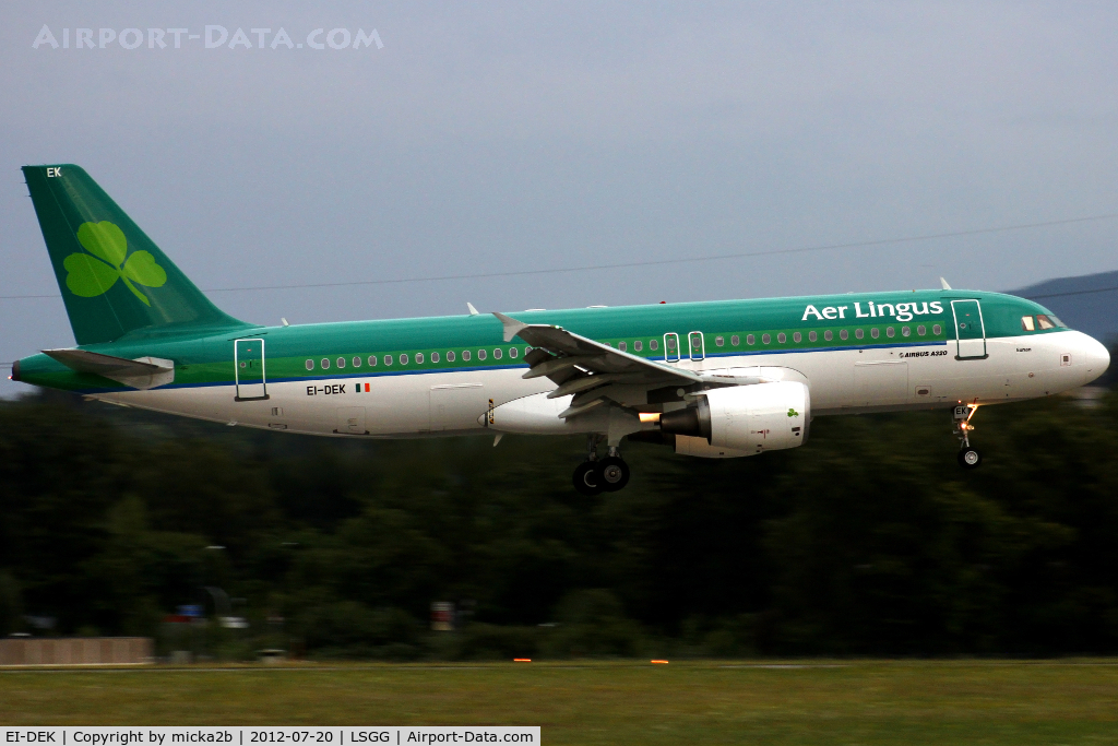 EI-DEK, 2005 Airbus A320-214 C/N 2399, Landing in 23