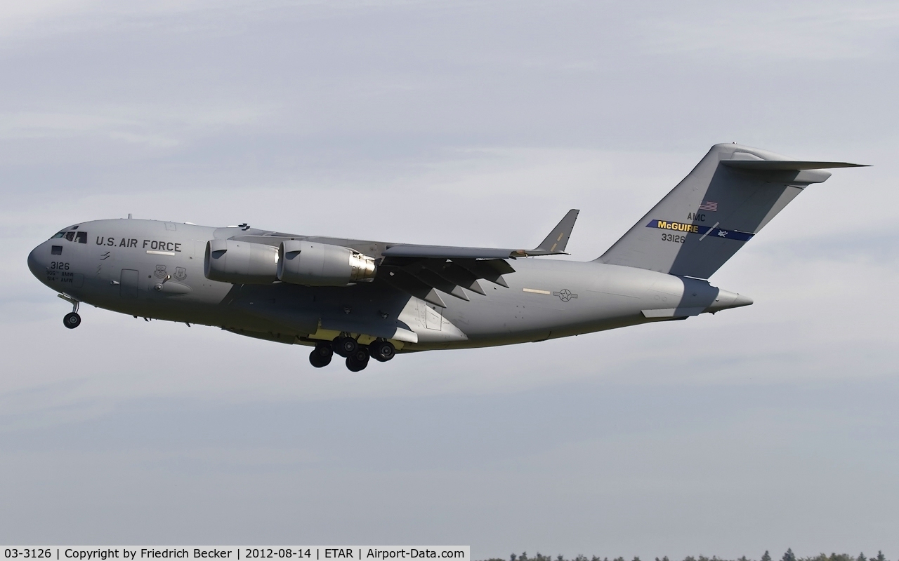 03-3126, 2003 Boeing C-17A Globemaster III C/N P-126, on final RW26