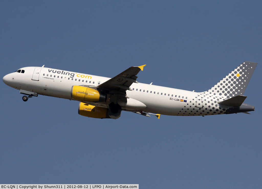 EC-LQN, 2004 Airbus A320-232 C/N 2168, Taking off from rwy 24