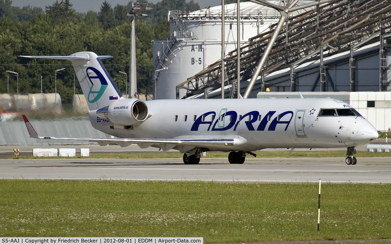 S5-AAJ, 2004 Bombardier CRJ-200ER (CL-600-2B19) C/N 8010, departure from Munich