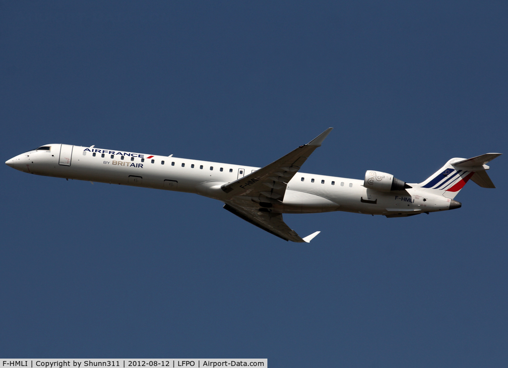 F-HMLI, 2011 Bombardier CRJ-1000EL NG (CL-600-2E25) C/N 19014, Taking off from rwy 24