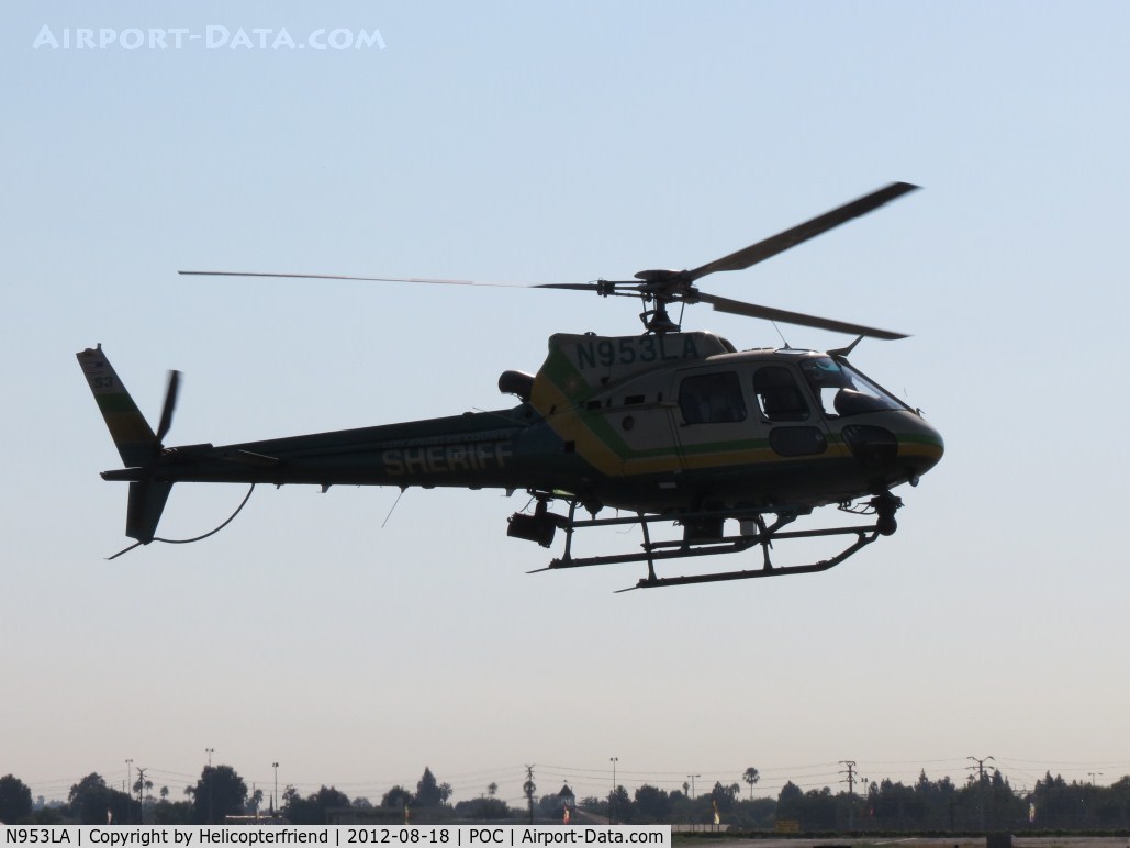 N953LA, Eurocopter AS-350B-2 Ecureuil Ecureuil C/N 4990, Turning south into the helipad area