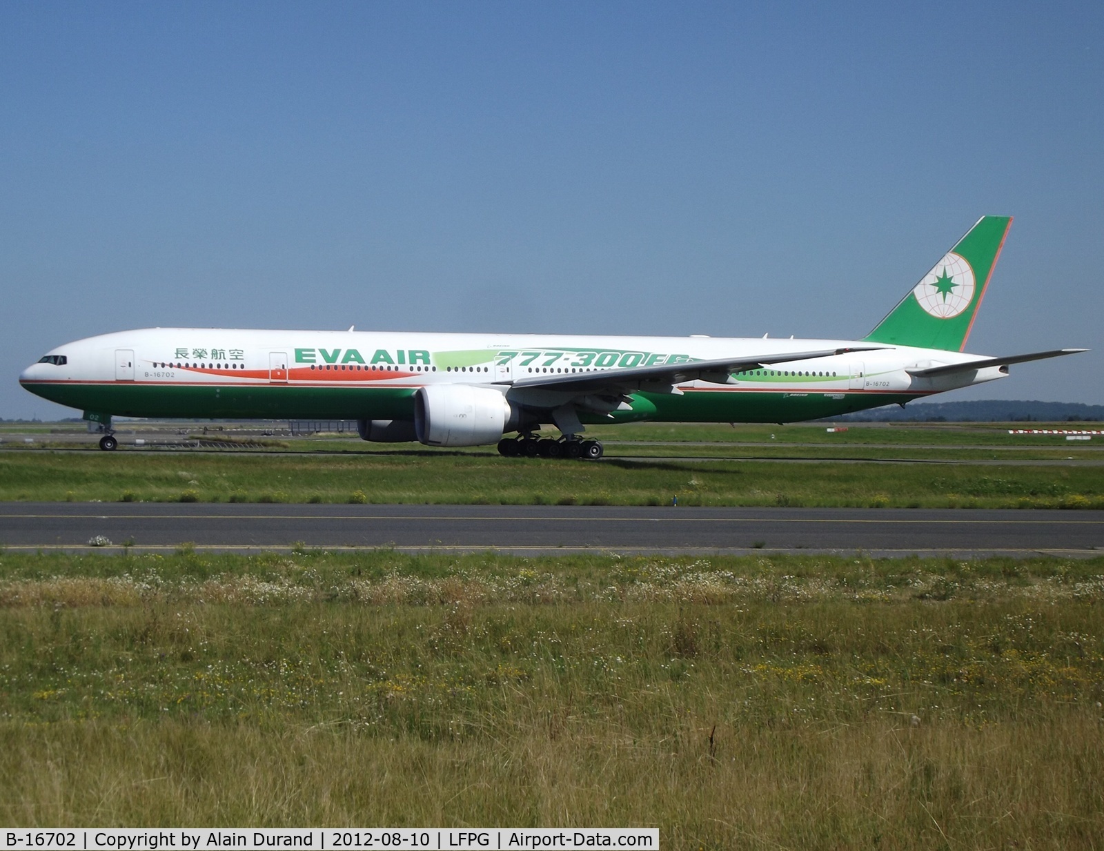 B-16702, 2005 Boeing 777-35E/ER C/N 32640, C/N 531, delivered new in 2005. Special 777-300ER livery is not a common sight at CDG as far Eva Air is concerned.