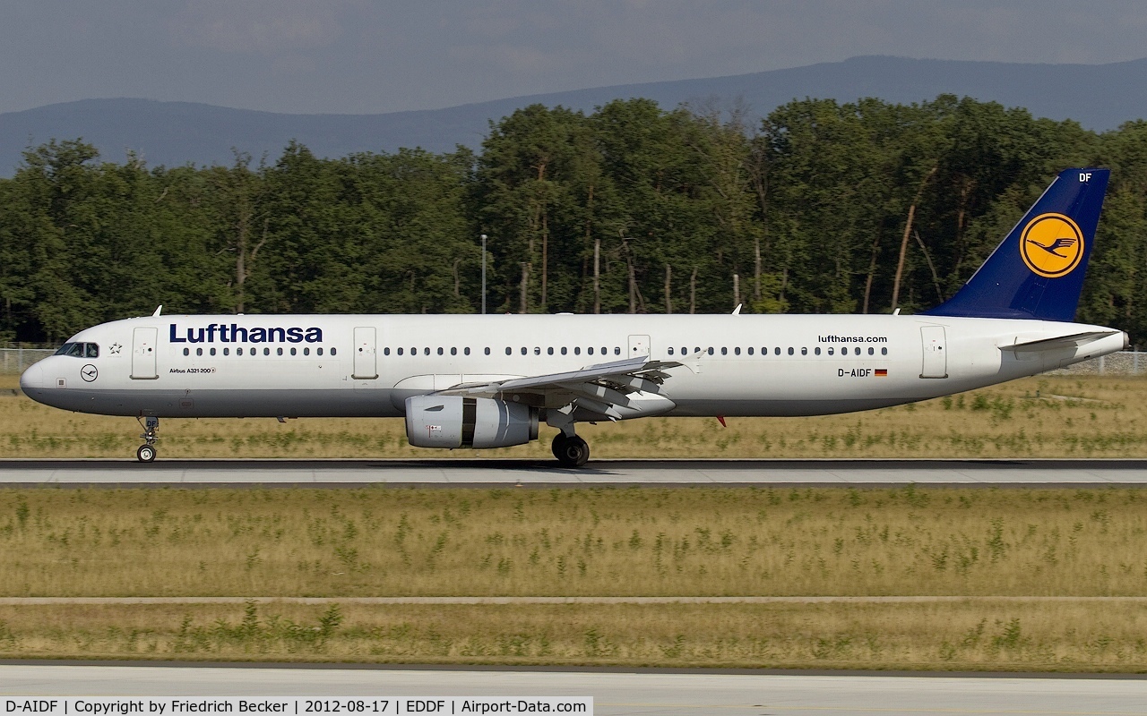 D-AIDF, 2011 Airbus A321-231 C/N 4626, decelerating after touchdown