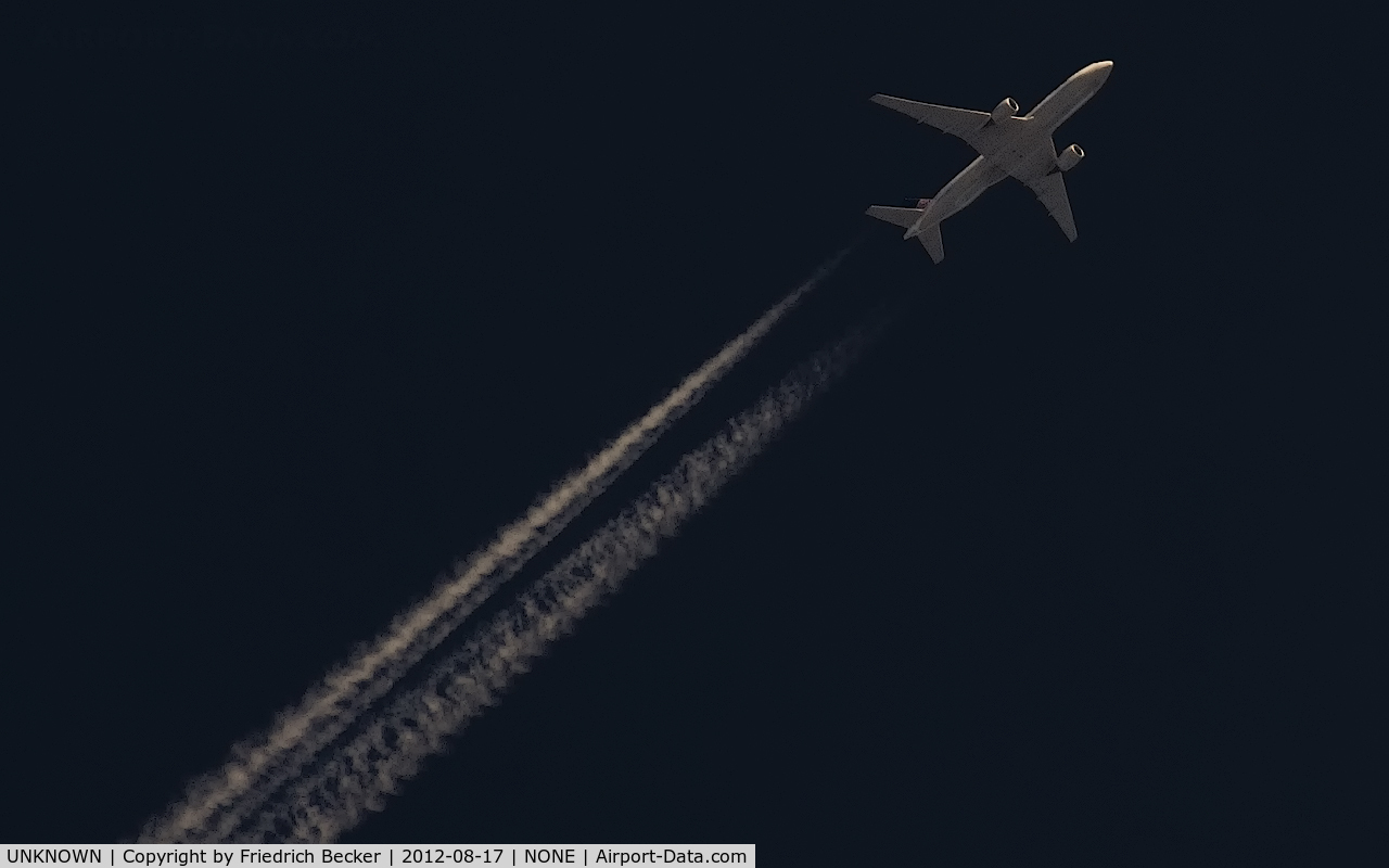 UNKNOWN, Contrails Various C/N Unknown, United B777-200 cruising south-eastbound