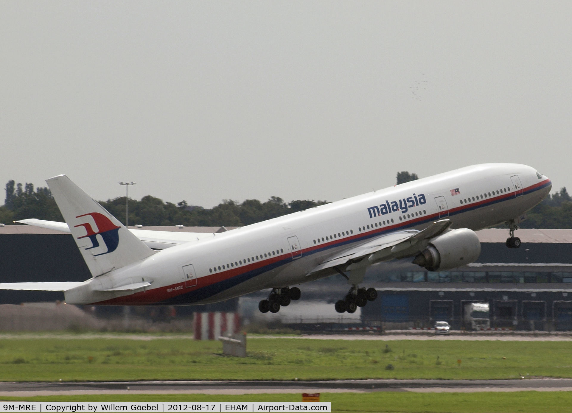 9M-MRE, 1997 Boeing 777-2H6/ER C/N 28412, Take off from runway L18 of Schiphol Airport.