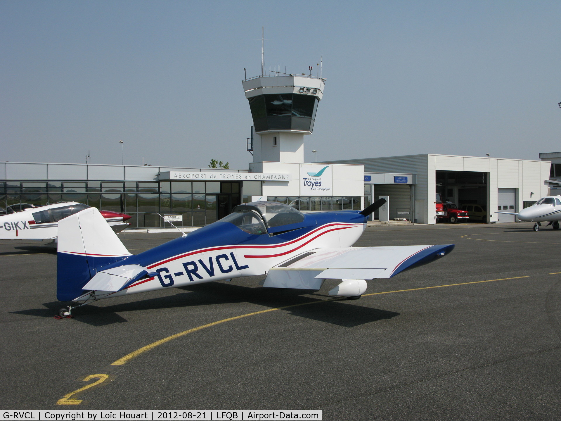 G-RVCL, 1999 Vans RV-6 C/N PFA 181A-13439, Very elegant with its two pilots...