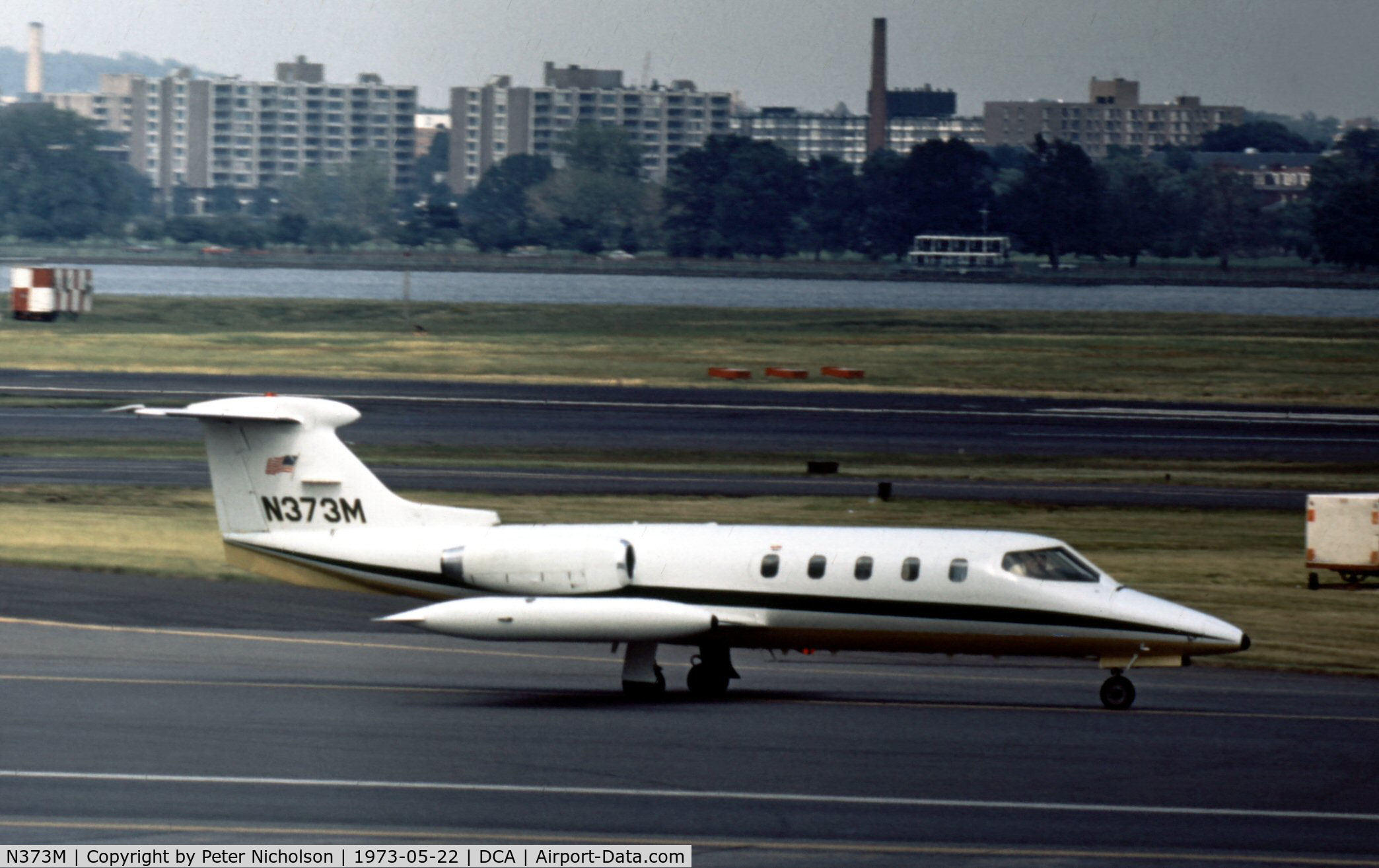 N373M, 1969 Learjet 25 C/N 25-032, Learjet 25 taxying to the terminal at what was then known as Washington National in May 1973.