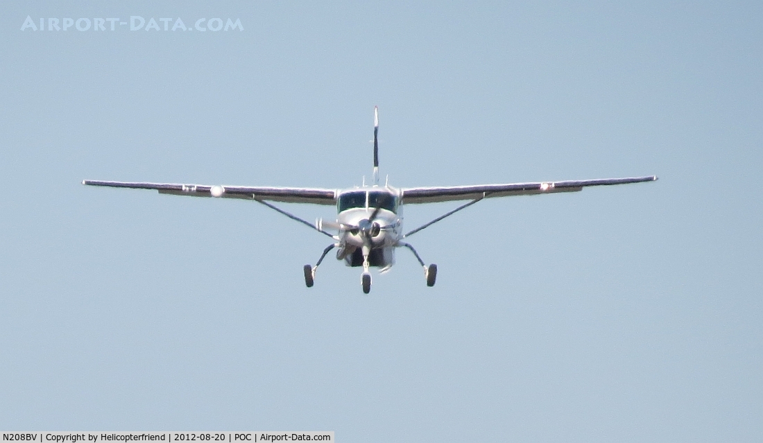 N208BV, 2001 Cessna 208B C/N 208B0913, On final for runway 26L