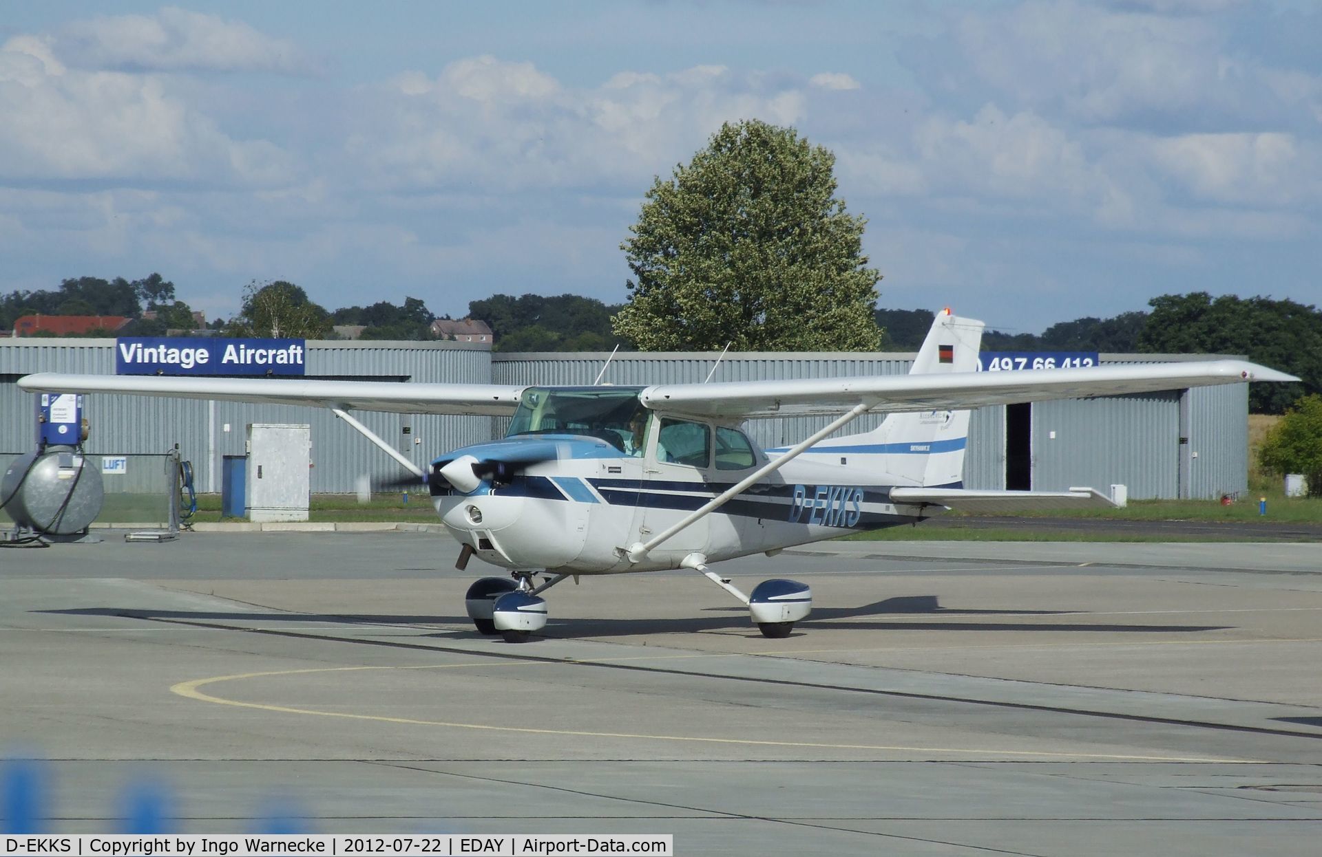 D-EKKS, Cessna 172N C/N 17272162, Cessna 172N Skyhawk at Strausberg airfield