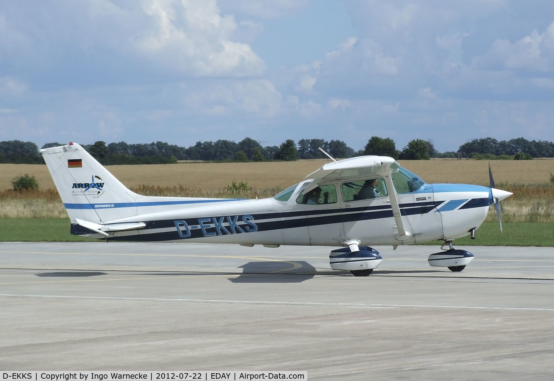 D-EKKS, Cessna 172N C/N 17272162, Cessna 172N Skyhawk at Strausberg airfield