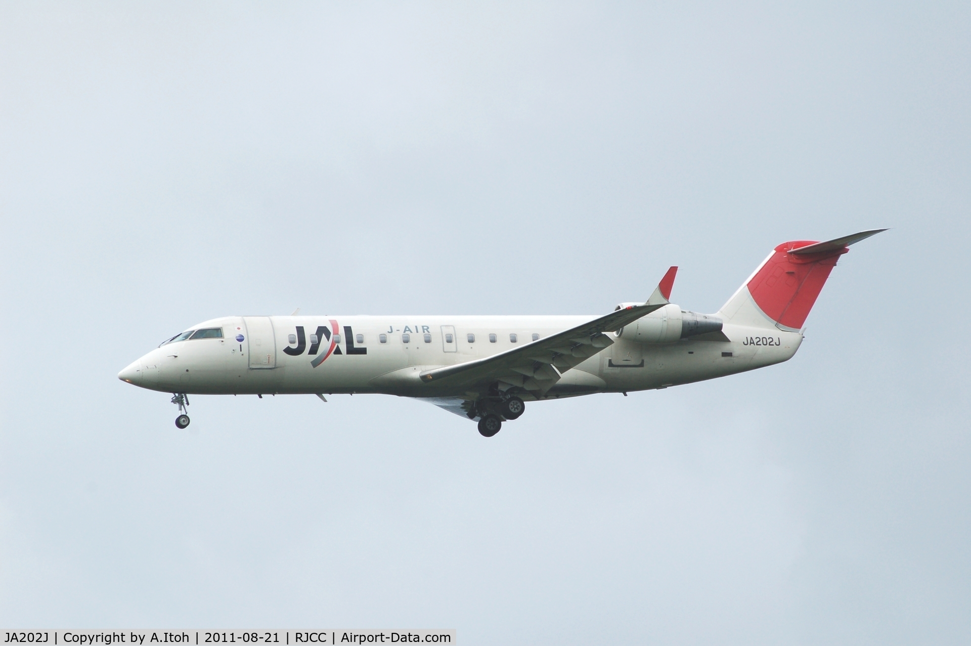 JA202J, 2001 Canadair CRJ-200ER (CL-600-2B19) C/N 7484, J-Air Rwy19L App