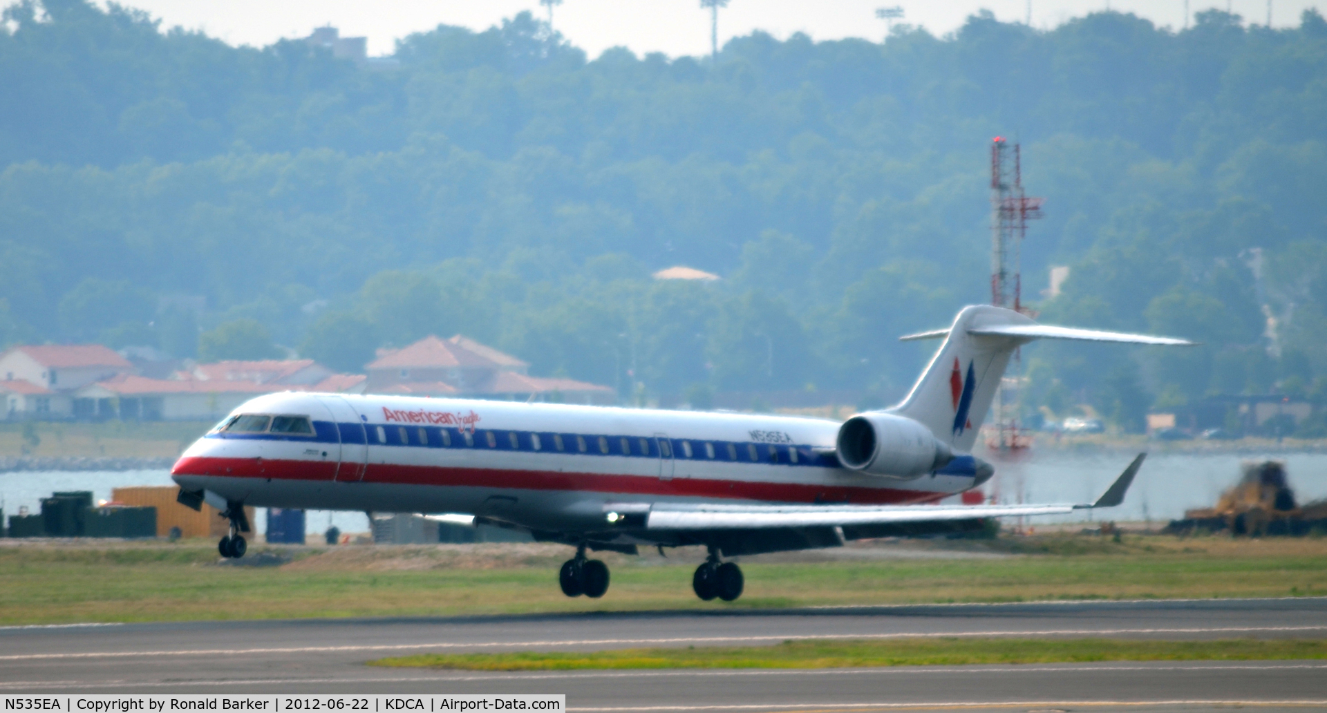 N535EA, Bombardier CRJ-702 (CL-600-2C10) Regional Jet C/N 10313, Landing DCA