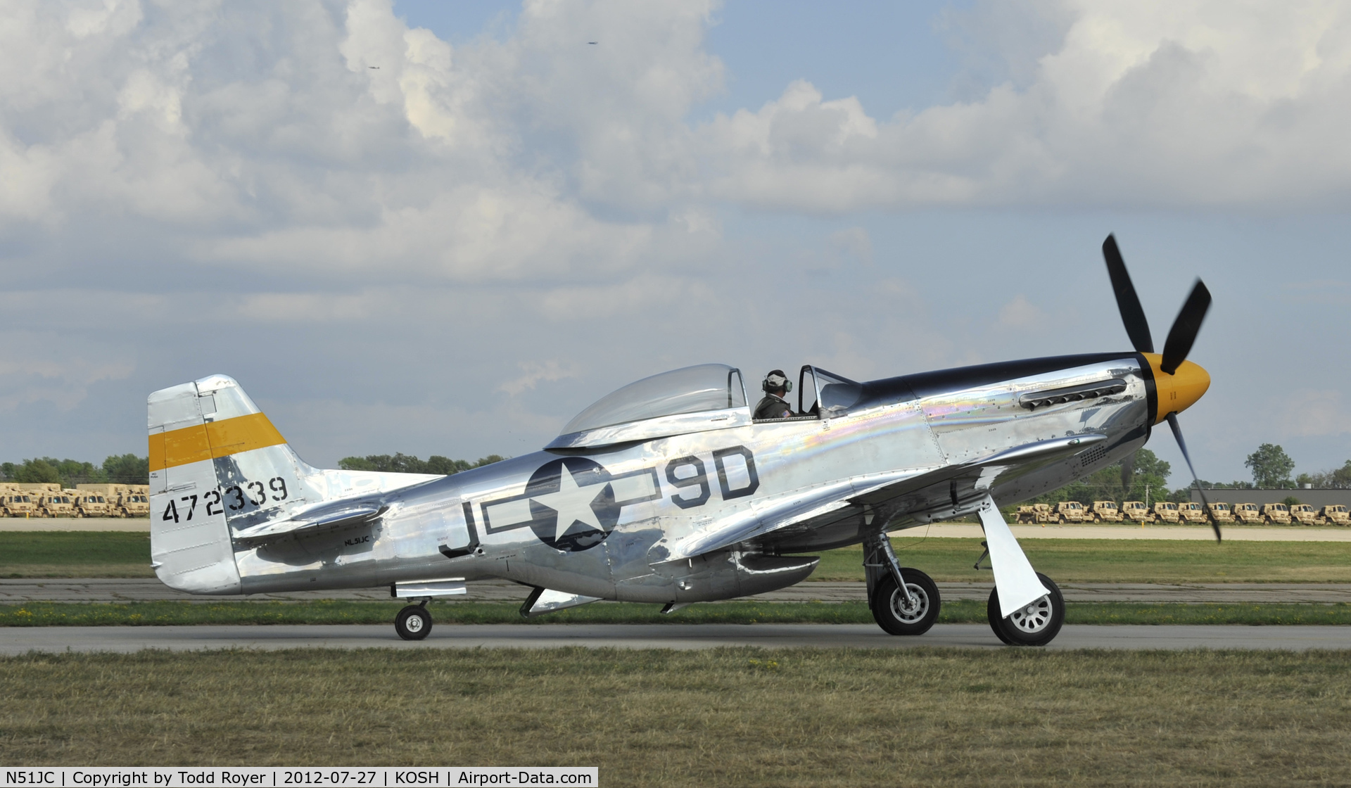 N51JC, 1944 North American P-51D Mustang C/N 122-38798, Taxiing for departure at OSH
