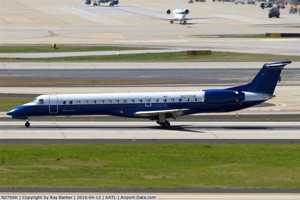 N270SK, 2000 Embraer ERJ-145LR (EMB-145LR) C/N 145304, Embraer ERJ-145LR [145304] (United Express/Chautauqua Airlines) Atlanta-Hartsfield~N 12/04/2010.